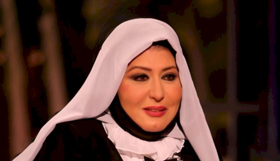 بالصور .. سهير رمزي تحتفل بعيد ميلادها الـ67 متخلية عن الحجاب