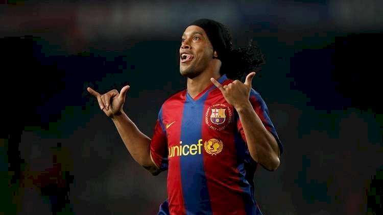 السبب الحقيقي لرحيل رونالدينيو عن برشلونة