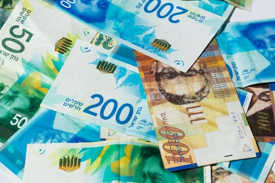 تنويه مهم من المالية بشأن صرف رواتب الموظفين في غزة