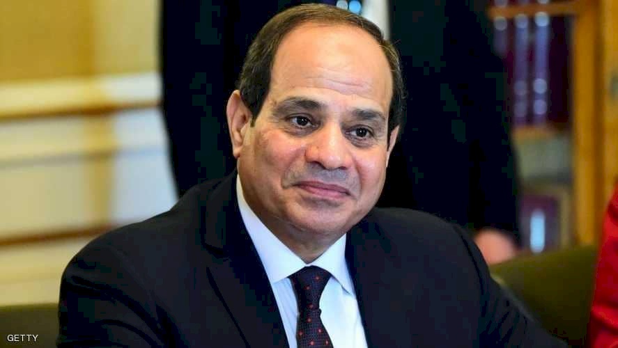 السيسي يعانق أبناء "الأبطال".. ومستعد للقتال