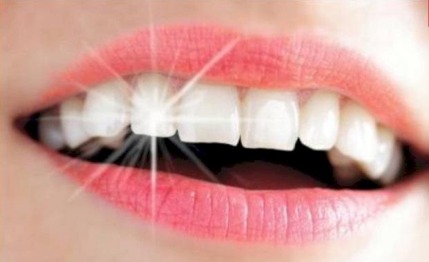 هذه الأطعمة تساعد في تبييض الأسنان