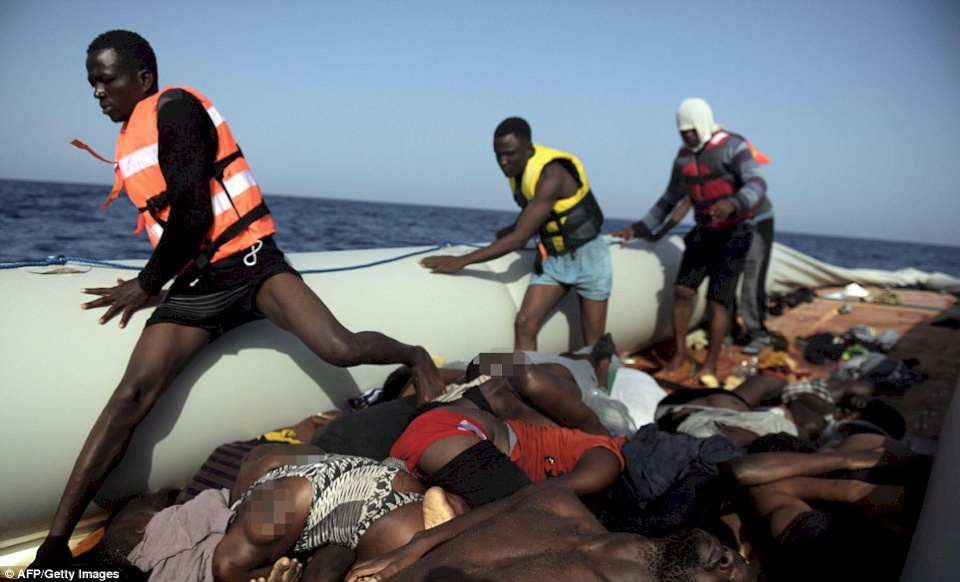 مصرع 11 مهاجرا وإنقاذ 263 قبالة السواحل الليبية