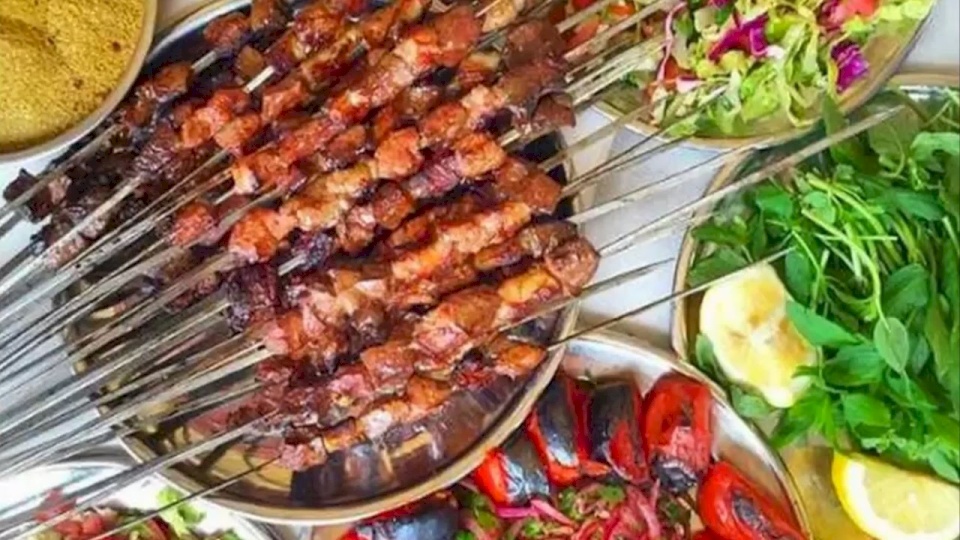 كيف تشوي اللحم بطريقة تجنبك التهاب الكبد؟