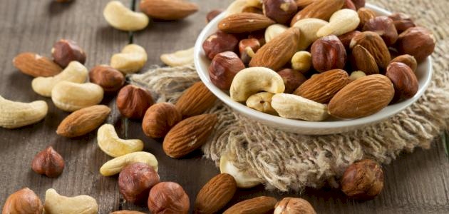 نوع من المكسرات يخفض خطر الإصابة بسرطان القولون