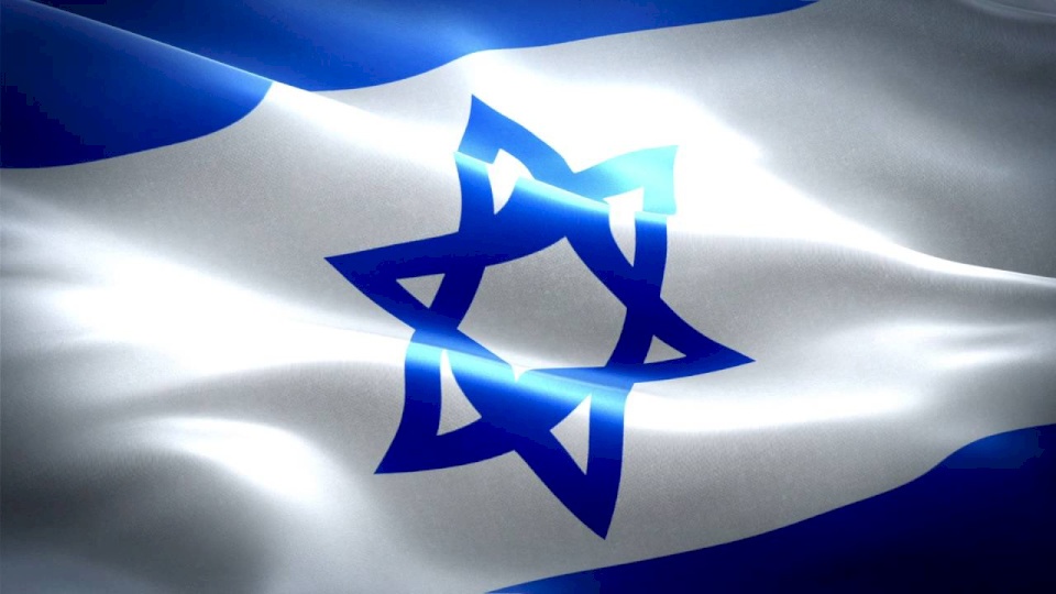 علم الإحتلال في طريقه إلى القمر!