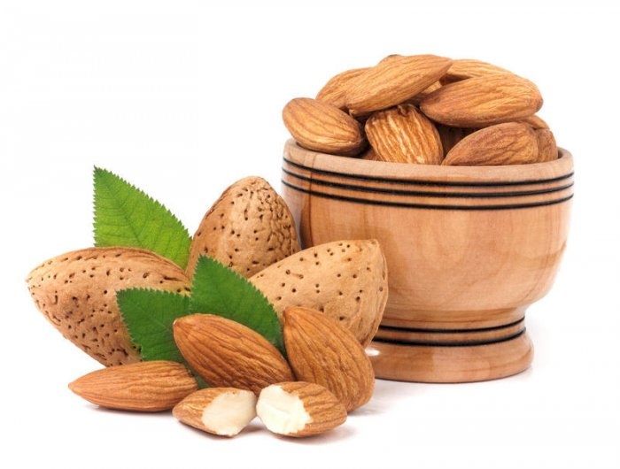 فوائد اللوز الغذائية والصحية