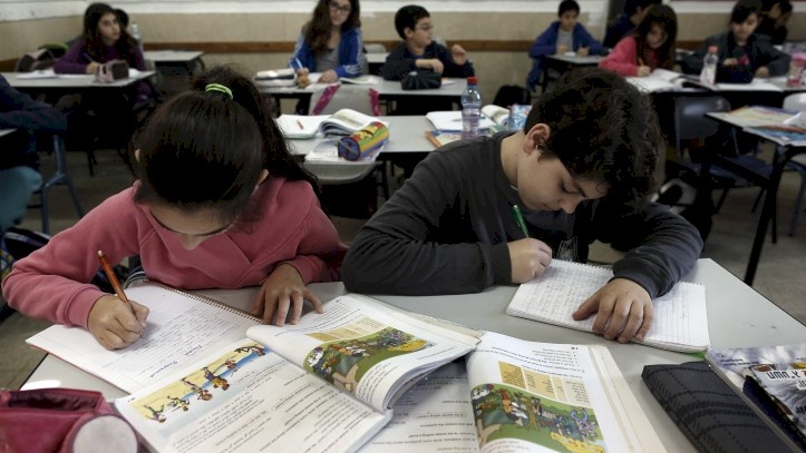 2 مليار شيكل لفرض المنهاج الإسرائيلي