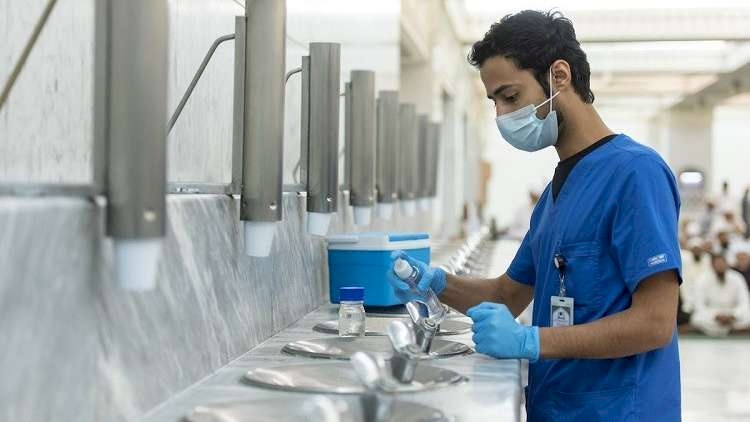 السعودية.. تحليل 100 عينة يوميا من ماء زمزم