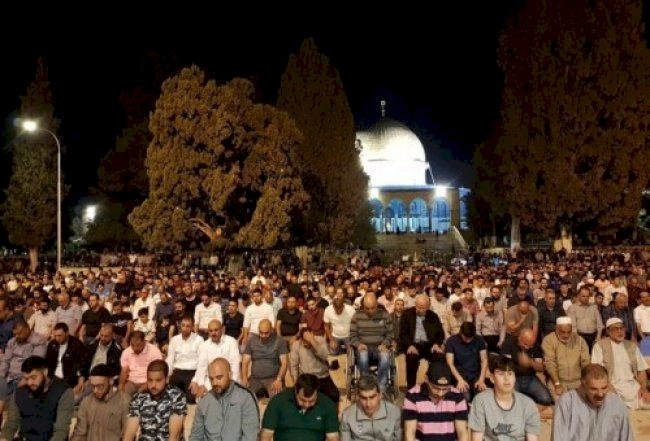 40 ألفًا يؤدون صلاة الفجر في الأقصى