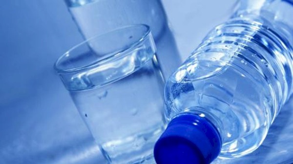 هل شرب الماء بكثرة في السحور حلًا للعطش برمضان؟
