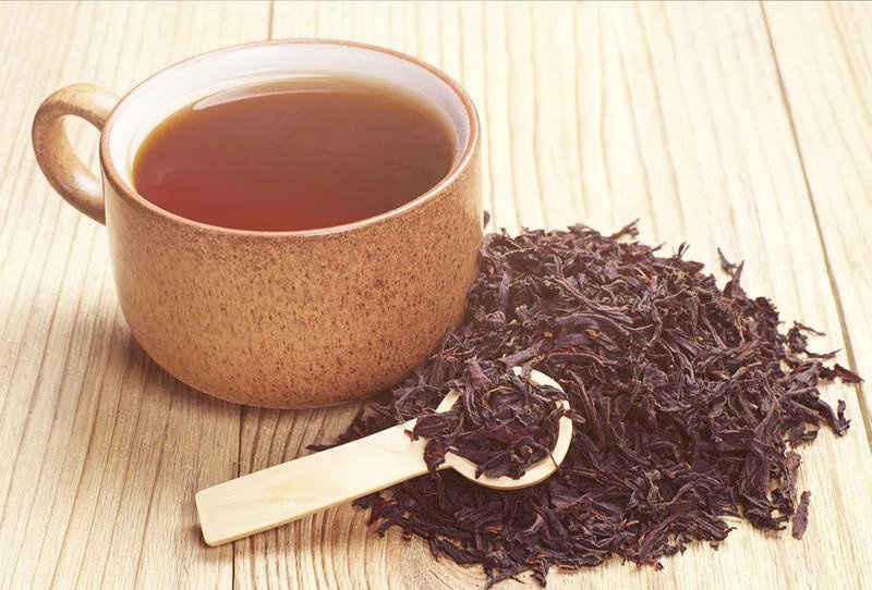 الشاي الأسود وبيكربونات الصودا لـ علاج رائحة القدمين... كيف؟