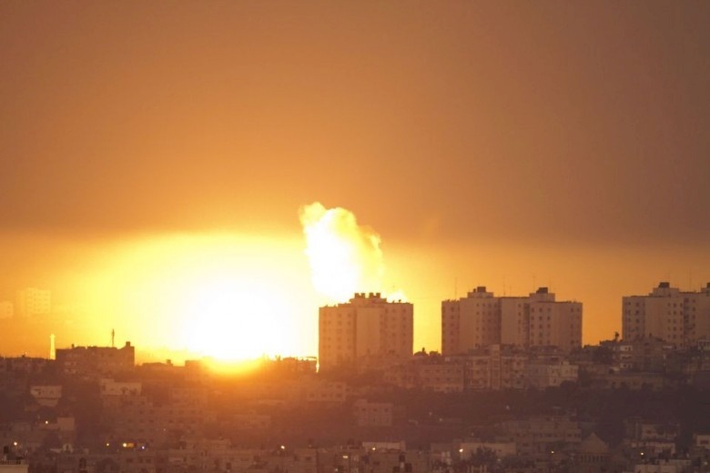 طيران الاحتلال يقصف أهدافا في غزة