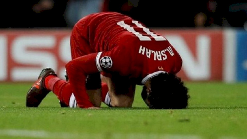 صيام محمد صلاح يشغل محبيه.. واللاعب يؤكد "لن أفطر"