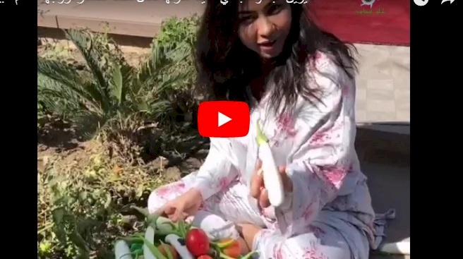 شاهد/ فيديو غريب لشيرين عبدالوهاب.. ماذا تفعل ؟
