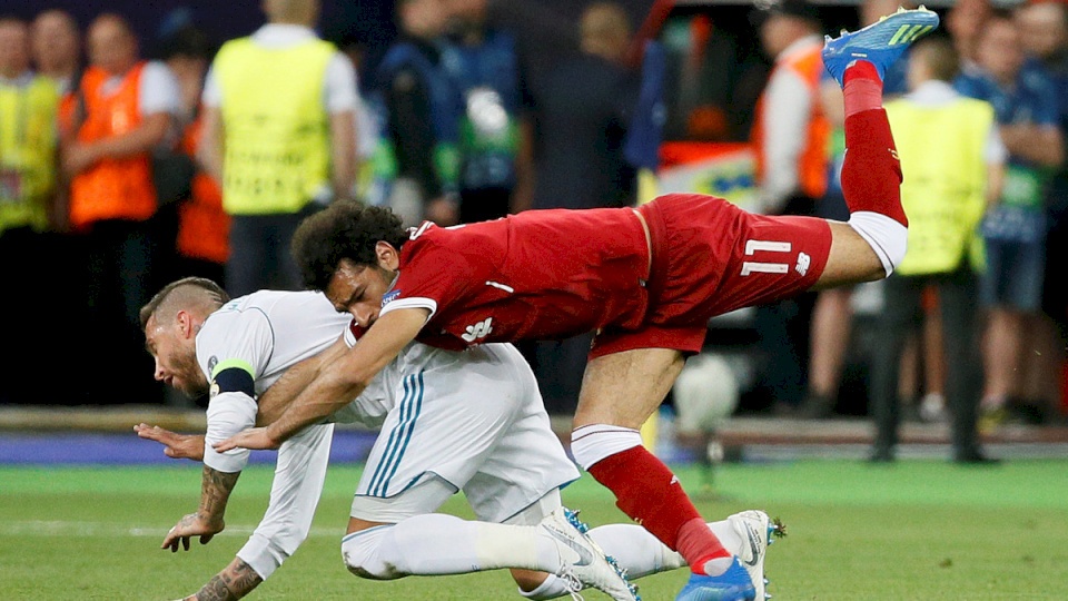 صور..نجوم الفن يدعمون محمد صلاح