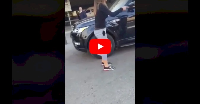 شاهد/ ماذا فعلت هذه الفتاة في احدى المطارات العربية
