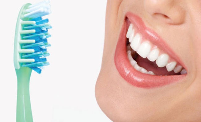 تنظيف الأسنان يحمي من مرض خطير يصيب عضوا مهما