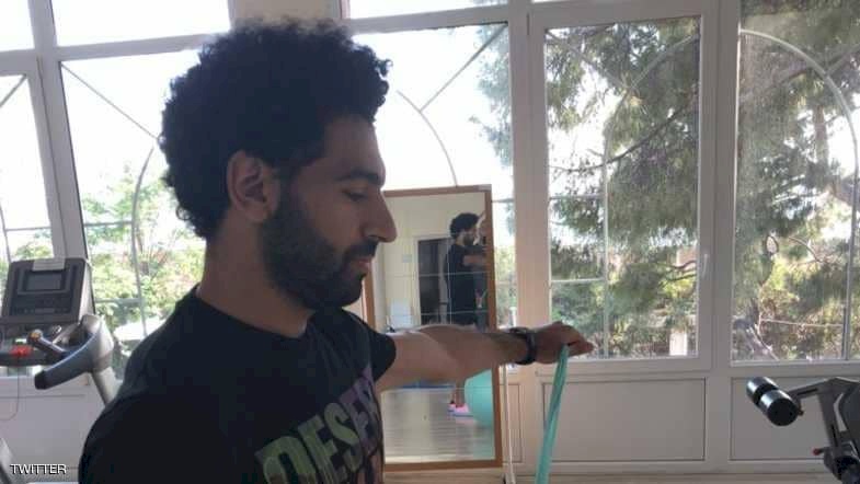 صلاح ينشر صورة تبشر بأنباء سعيدة.. ويعلّق