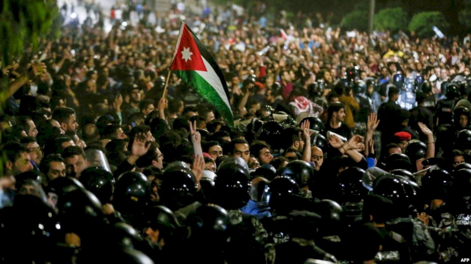 الاردن/ 42 اصابة أغلبهم بالرصاص خلال الاحتجاجات