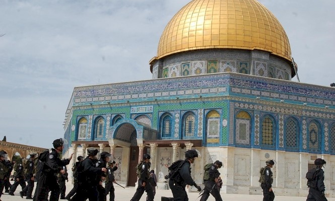 الاحتلال يعتدي على الفلسطينيين بالأقصى