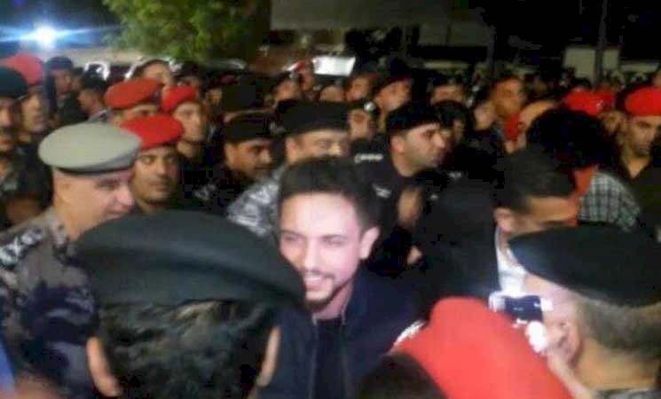 شاهد..ولي عهد الأردن يزور موقع الاحتجاجات في عمّان ويطالب الأمن بحماية المواطنين