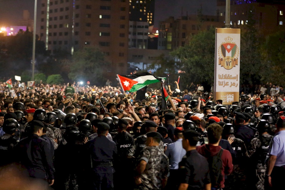 ليلة ثامنة من الاحتجاجات في الأردن