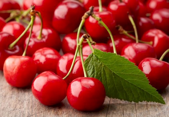 من أجل قلبك.. اشرب عصير الكرز الحامض