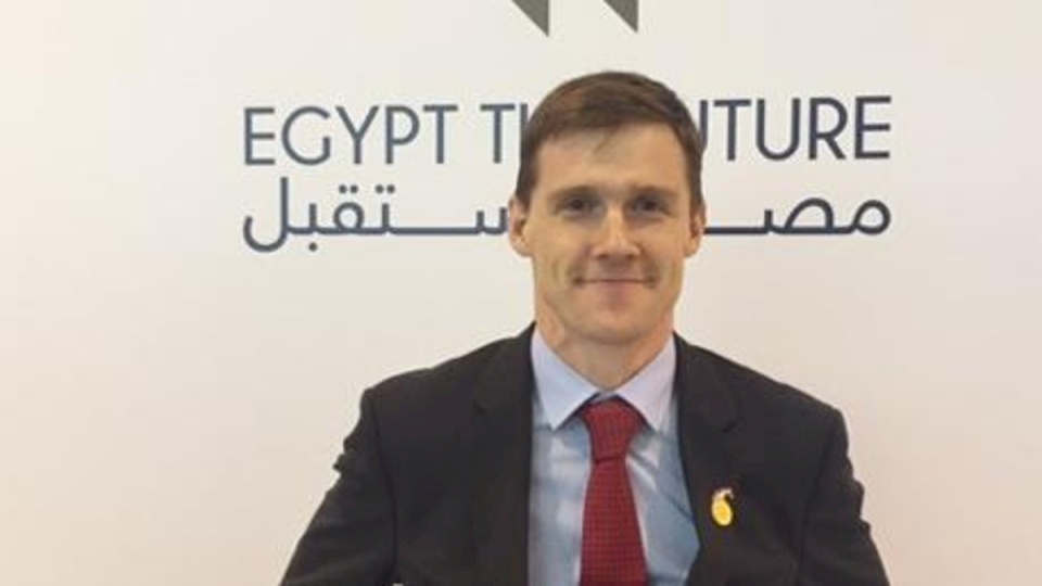 سفير بريطانيا بمصر يعرض وظائف على أحمد السقا ومحمد صلاح