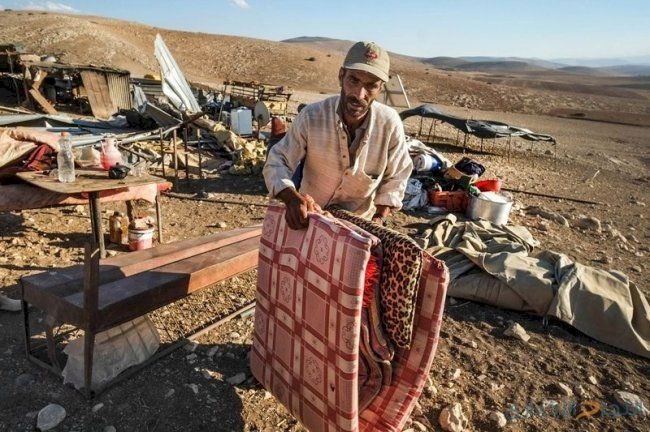 الاحتلال يخطر بطرد 21 عائلة من بالأغوار