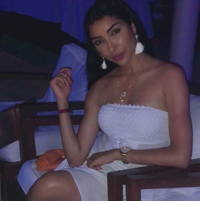 صورة: دنيا بطمة بفستان قصير للمرة الأولى 