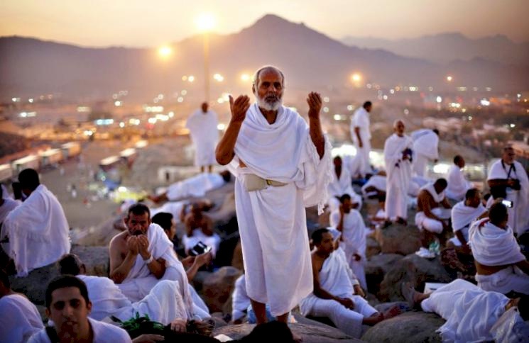 اتصالات لتسهيل سفر حجاج غزة
