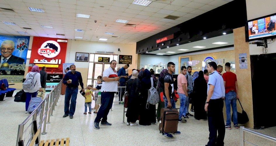 عدد المسافرين على معبر الكرامة الشهر الماضي