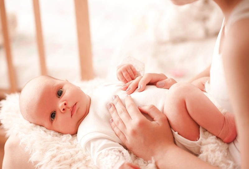 شاي البابونج يقضي على مغص البطن عند الرضع