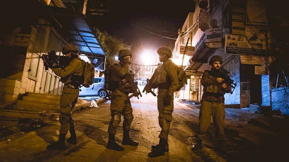إصابة شاب وفتى برصاص الاحتلال في نابلس