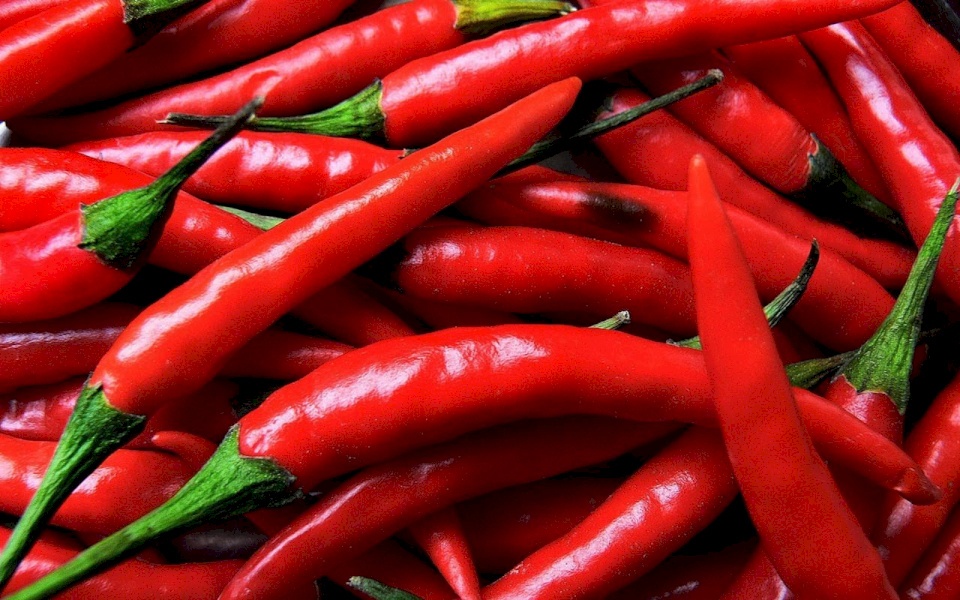 ماذا يحدث لجسمك عند تناول الطعام الحار يوميًا؟