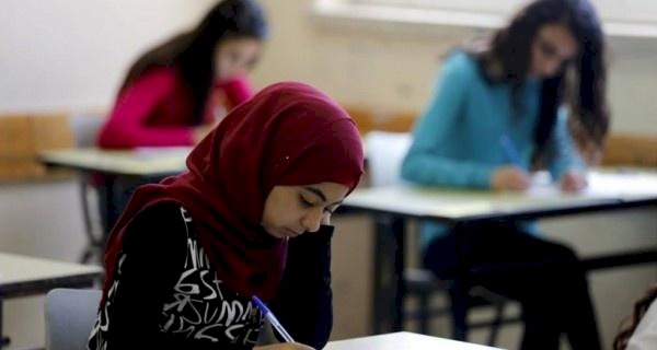 محافظة الخليل تعلن عن منح لطلبة الانجاز القاطنين في المناطق المستهدفة بالاستيطان