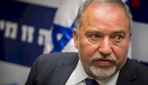 ليبرمان يتحفز بانتظار قانون لإعدام الفلسطينيين