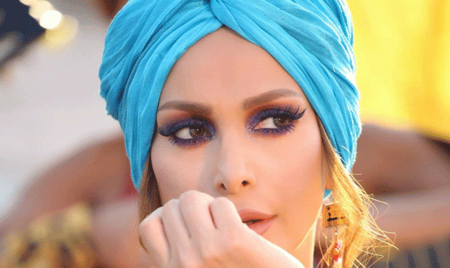 أمل حجازي تكشف حقيقة خلعها الحجاب ..!