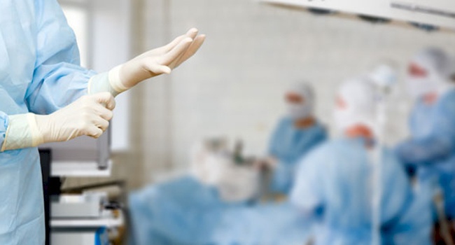 اصابة العشرات...وفاة طفلة من مخيم الجلزون  في حادث تسمم بأحد الفنادق المصرية