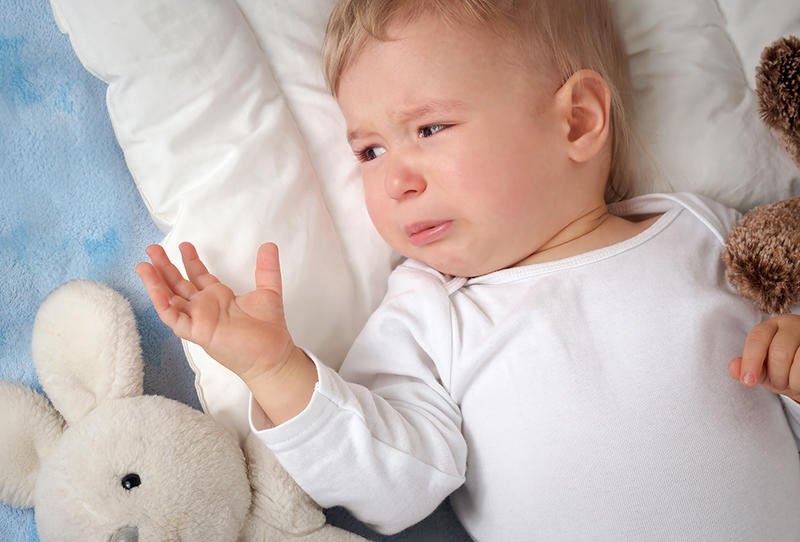 أسباب بكاء الأطفال سراً في الليل