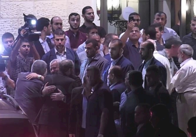 وفد حركة حماس من الخارج يغادر غزة الان متوجها الى مصر