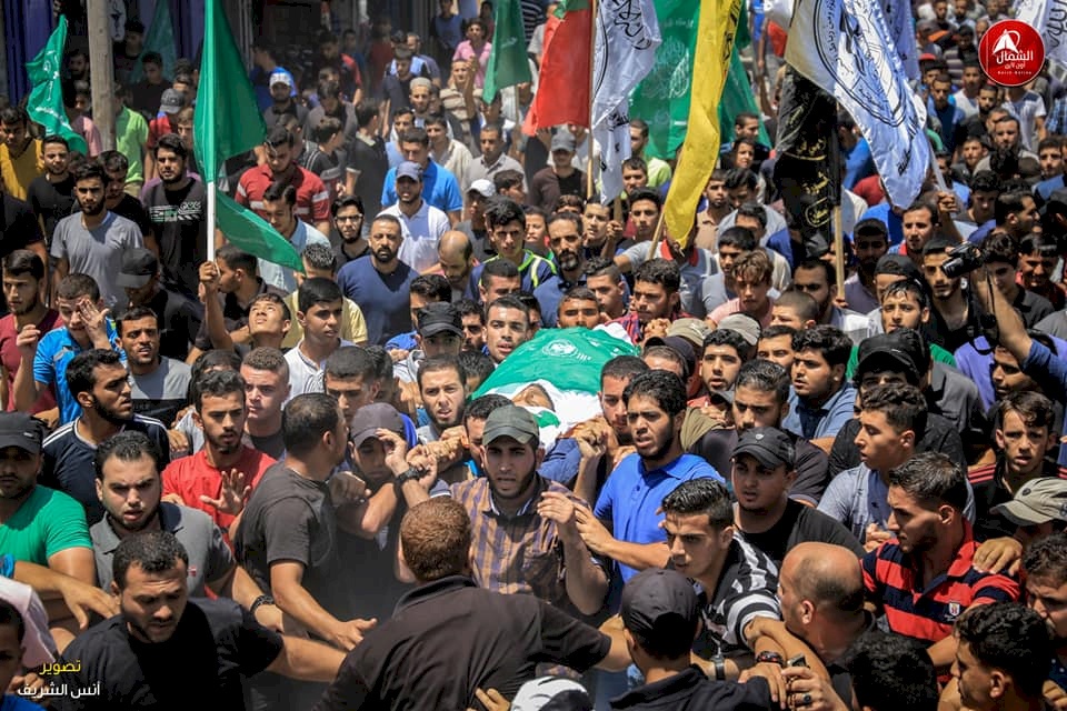 صور/ تشييع جثامين 3 شهداء في قطاع غزة