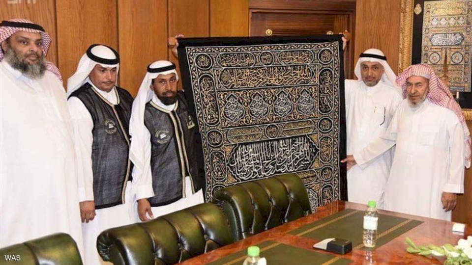 لأول مرة.. تقنية خاصة جدا لتطريز ثوب الكعبة