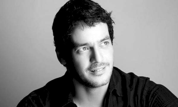 اتهام خالد أبو النجا بالمثلية الجنسية بعد صورته في السرير مع ممثل شهير
