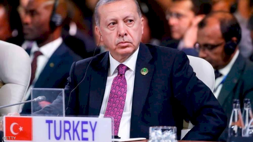 أردوغان يهدد التجار الأتراك إذا استمروا في شراء الدولار