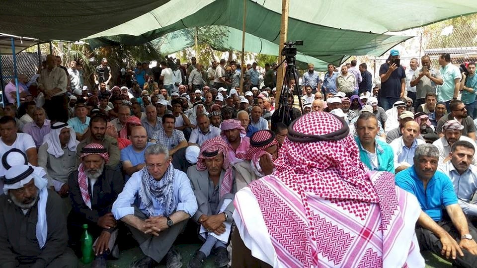الدعوة لإقامة صلاة الجمعة غدا في الخان الأحمر