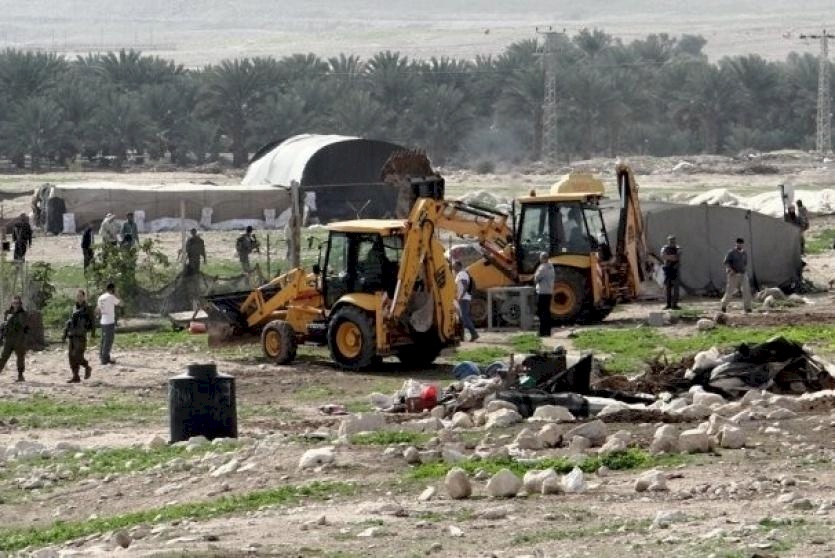 الاحتلال يستولي على جرافة بالأغوار