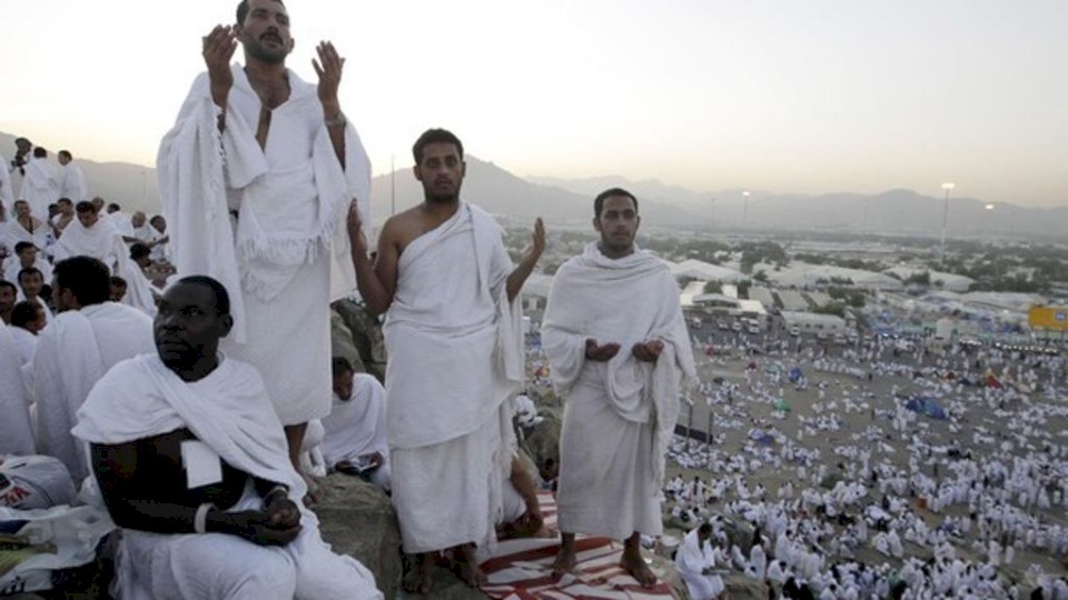 الحج يبدأ اليوم والحجاج يتوافدون على مشعر منى