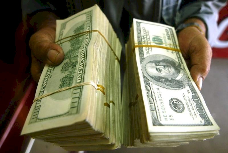 شاب يكسب أموالًا طائلة بطريقةٍ لا تُصدّق!