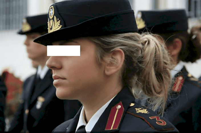 الشرطية المرضعة تثير ضجة.. هذه قصتها 